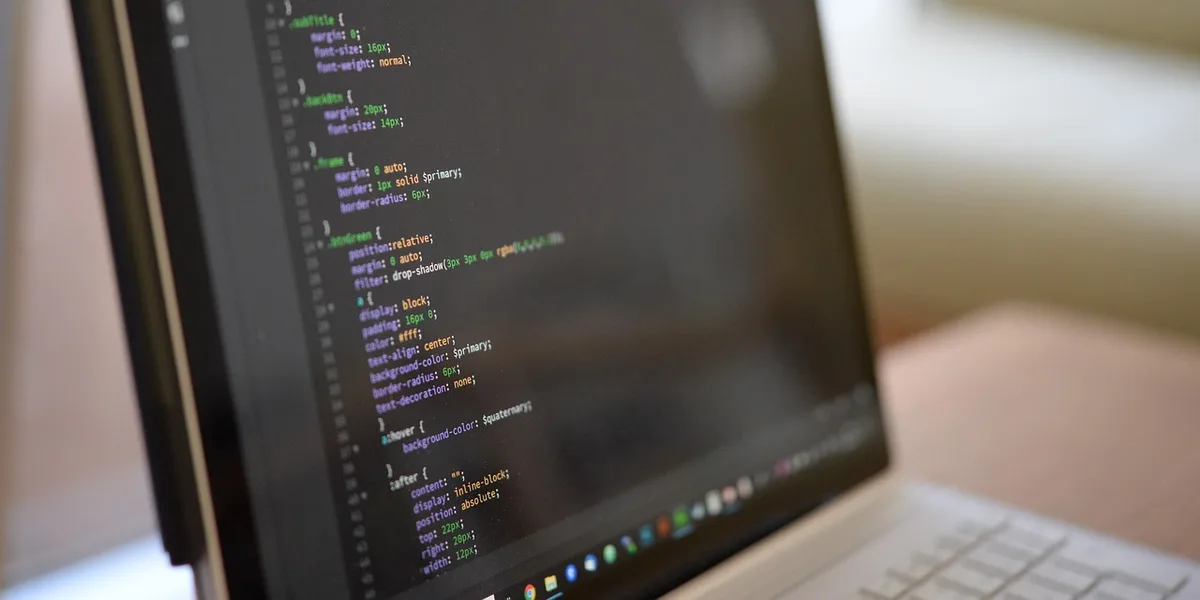 Working with an assistant that already knows the project